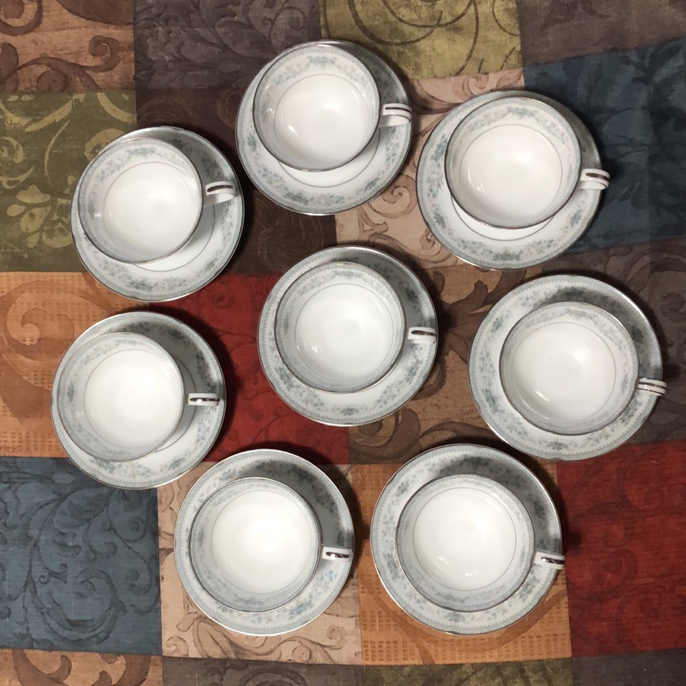 ❤️EUC❤️Vintage Noritake Fine Porcelain “Colburn” pattern, 8 cups & 8 saucers.